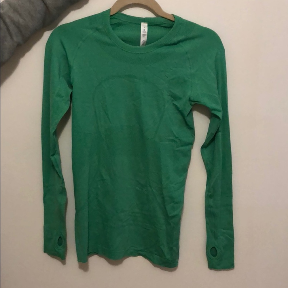 Vibrant tree green lululemon workout top